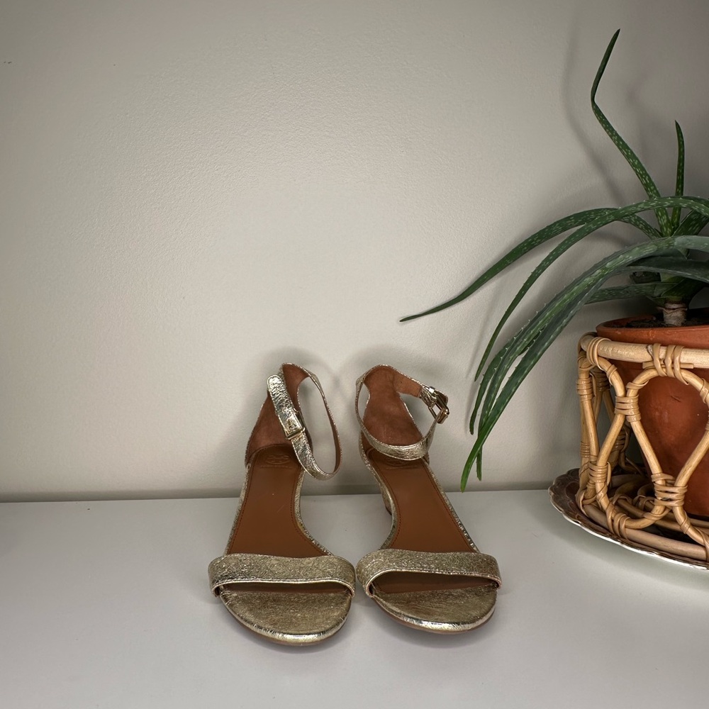 Tory Burch Savannah Gold Metallic Wedge Sandals Leather Cork Kitten Heel 10.5 - Picture 8 of 13